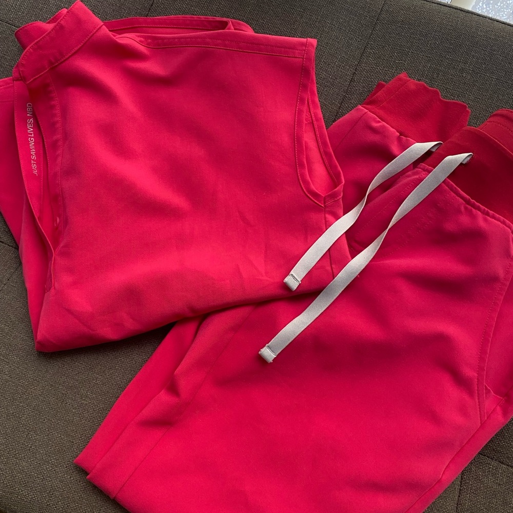 Figs scrubs Shocking pink size xxs/xs